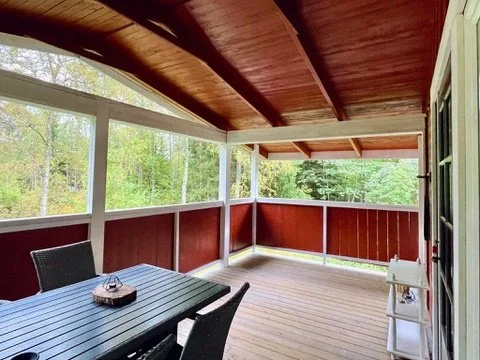 Forest Cottage — balcony